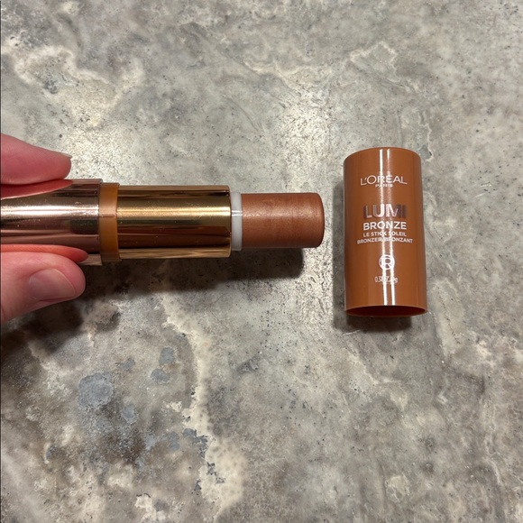 L'Oreal Lumi Bronze Stick - 100 Sunkissed Rosé - Picture 2 of 4